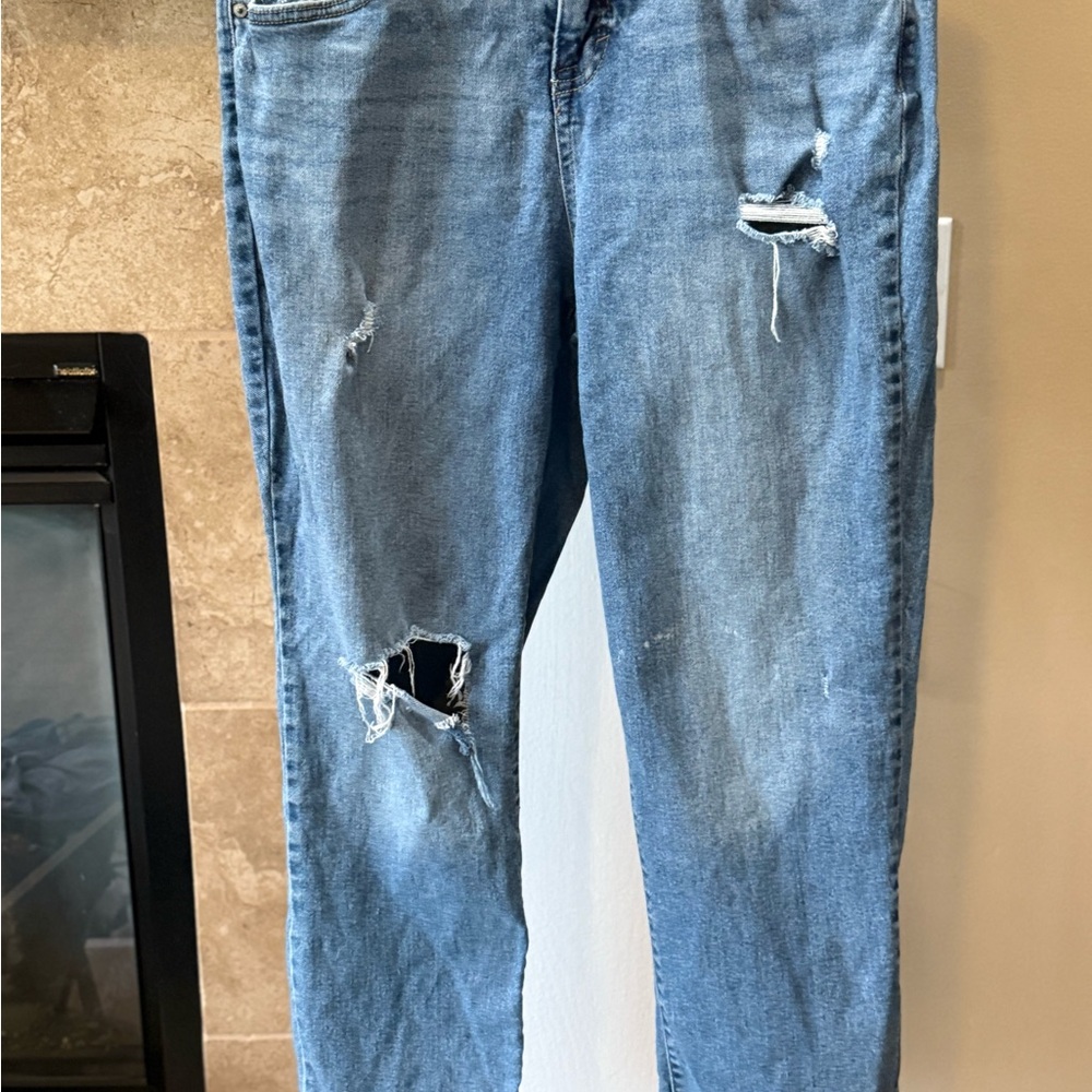 Style & Co. Light Blue Curvy Capri Jeans